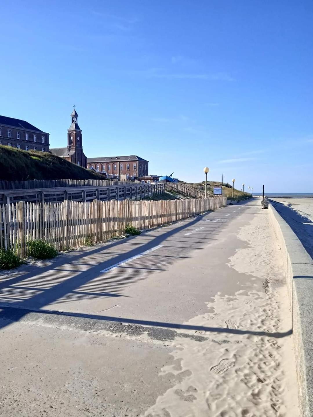 L'Alteia: Beachfront Apartment with Private Parking Berck Exterior photo